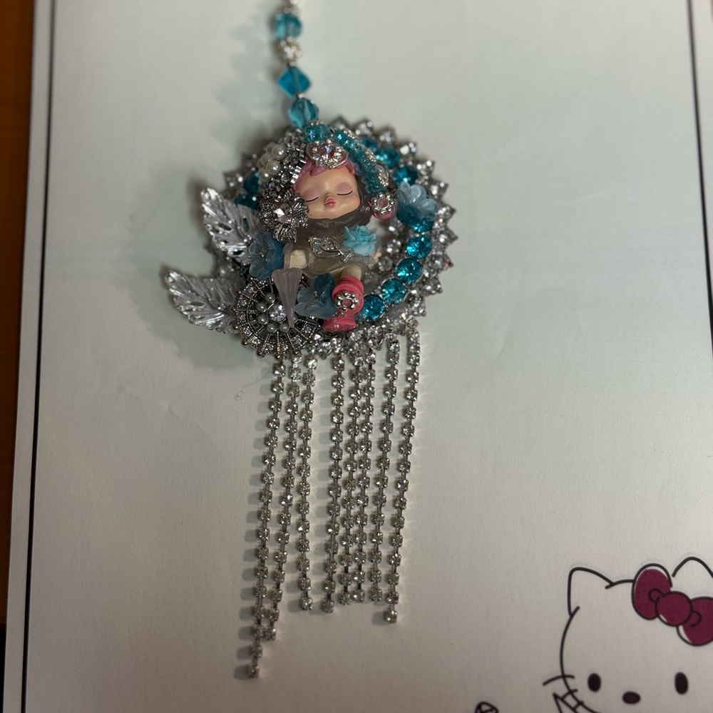 Small Skullpanda Keychain - Picture 2 of 4
